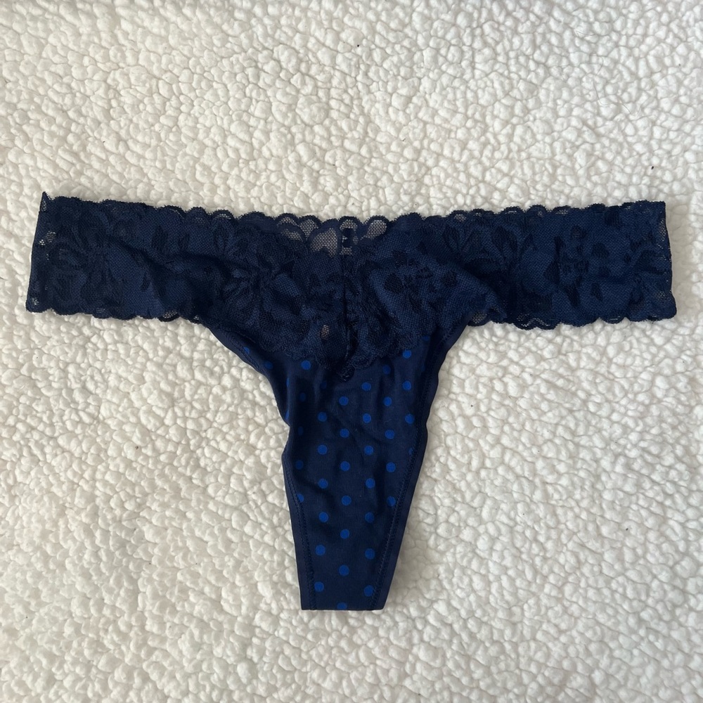 NWT Victoria’s Secret Size L Thongs